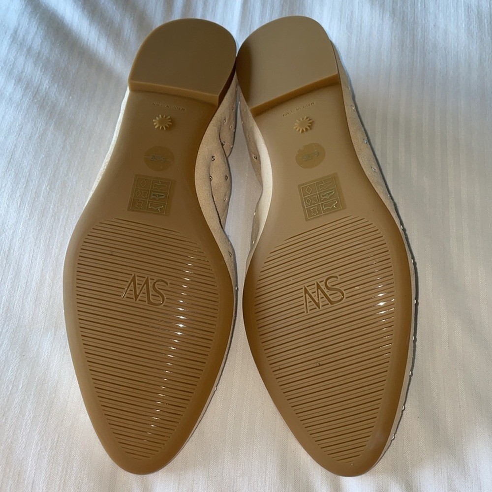 NWOB Stuart Weitzman studded ballet slipper. Size 6.5. Color Museline. - Picture 6 of 6